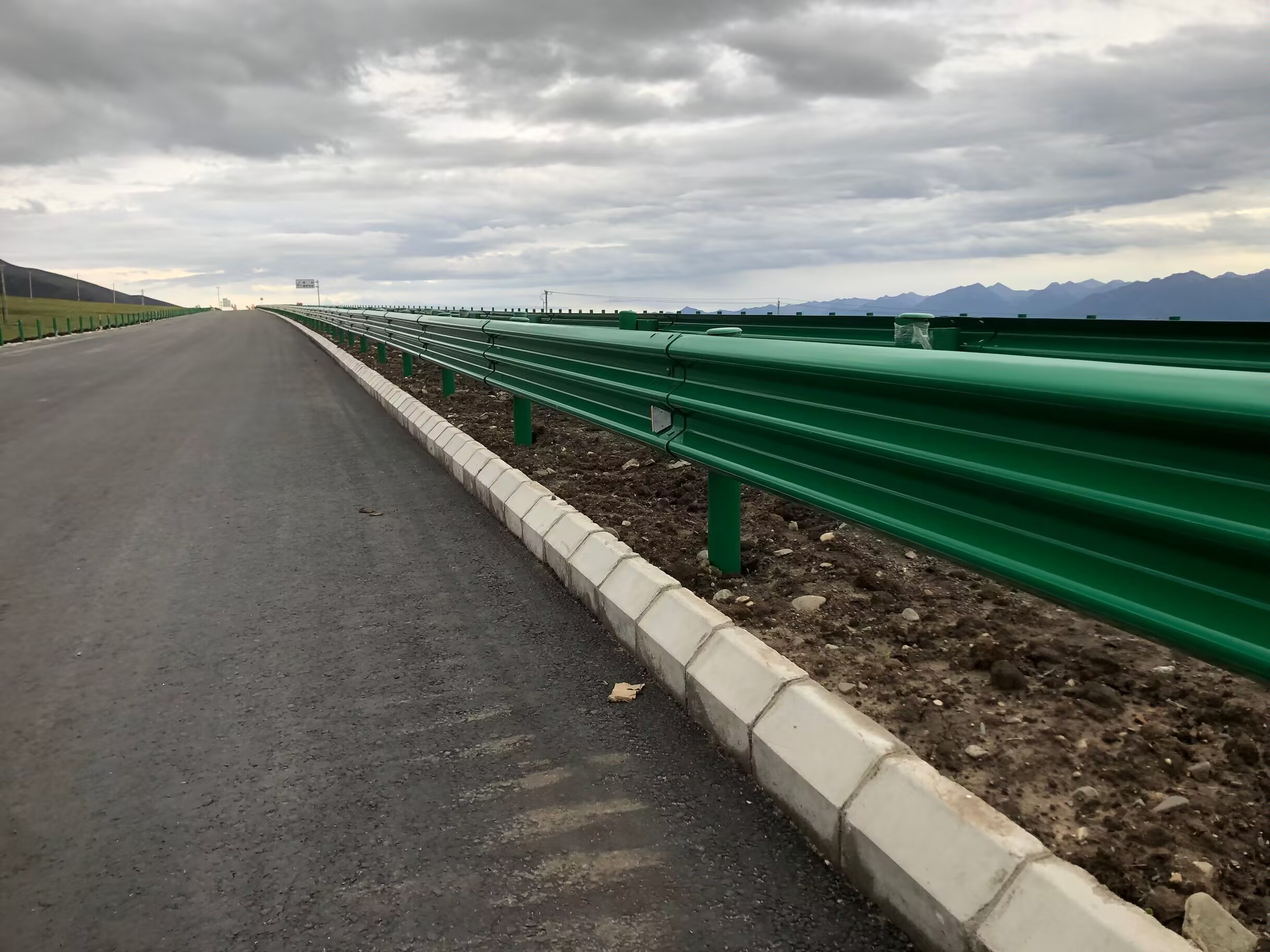 双湖县乡村公路波形护栏热镀锌喷塑波形护栏 - 推荐